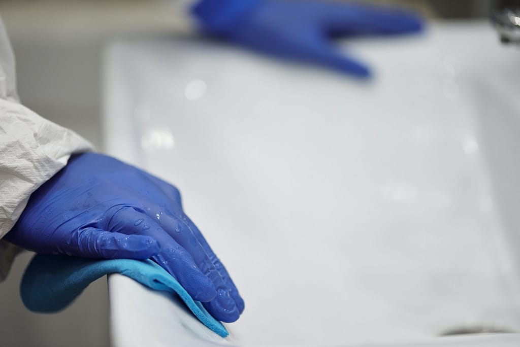 A Complete Guide to Proper Bathroom Cleaning